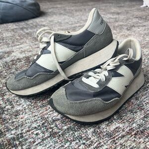 New Balance Women’s 237s